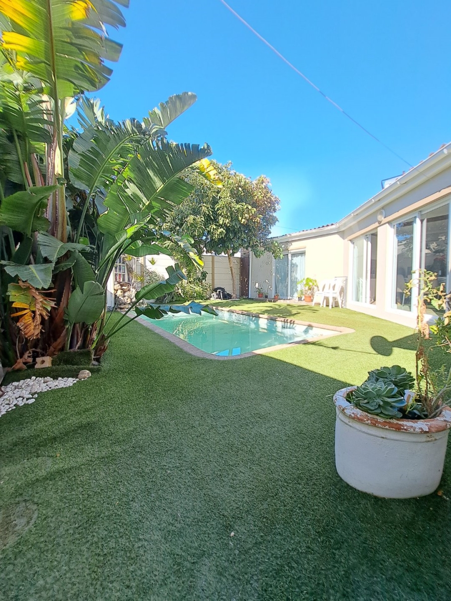 4 Bedroom Property for Sale in Lansdowne Western Cape